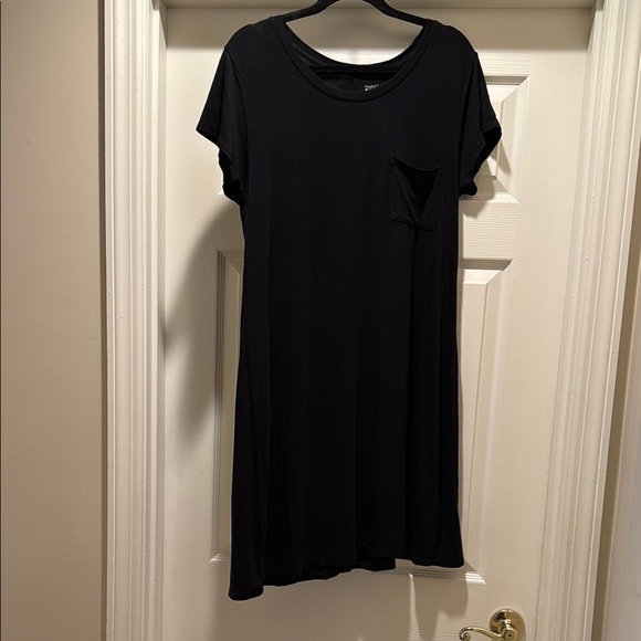 Market & Spruce Dresses & Skirts - Market & Spruce Black T-Shirt Dress with Pocket